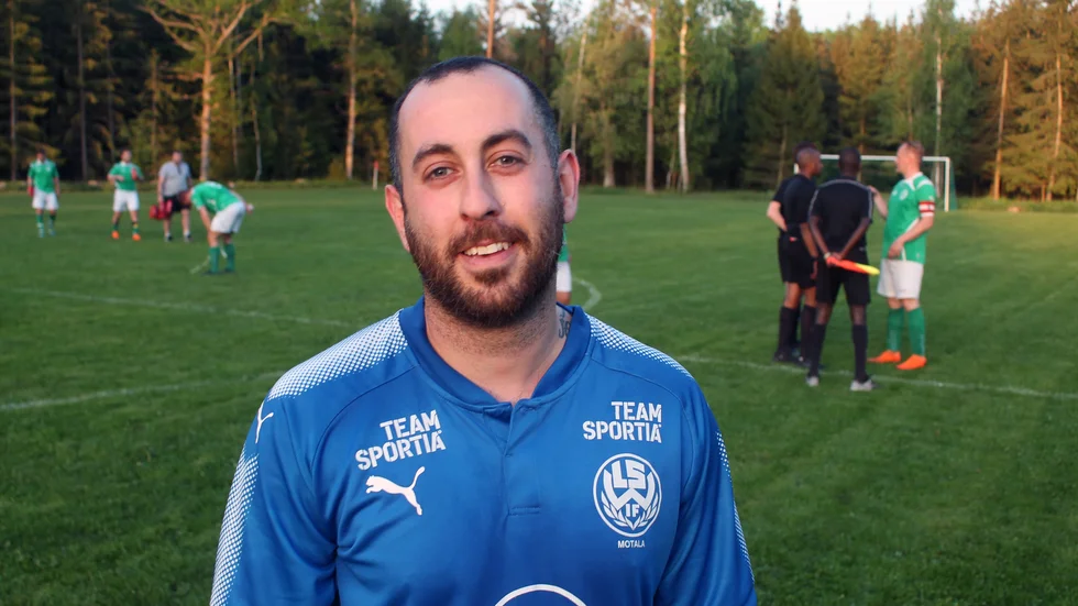 Johannes Utay spelar fortsatt i LSW:s division 4-lag. Men nu anställs han också som klubbchef för att utveckla föreningen. Utay tillträder i rollen 1 februari.