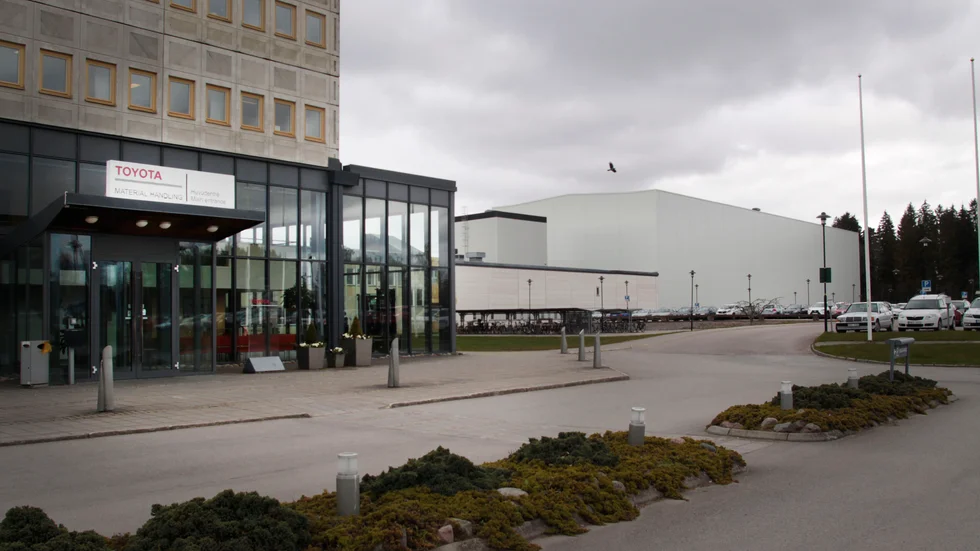Omkring 1400 tjänstemän permitteras, varav 950 på anläggningen i Mjölby.