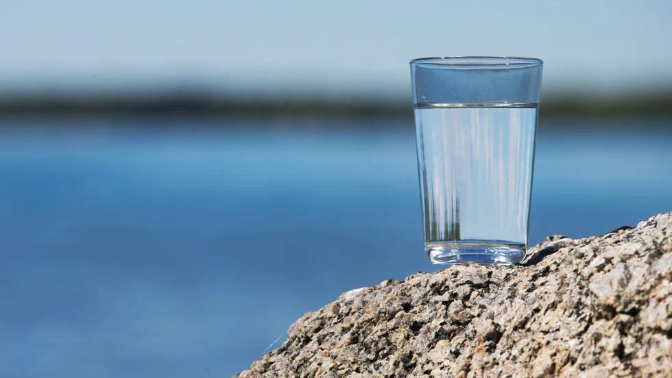 Vättern är den viktigaste vattenkällan för många kommuner, från Örebro till Jönköping, skriver debattörerna.
