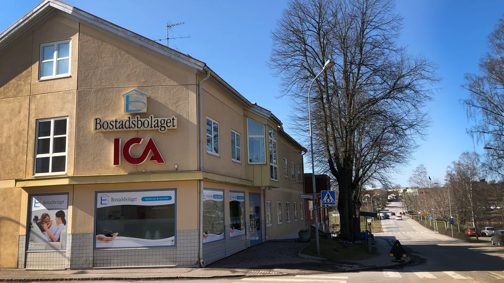 Sen i torsdags släpps inga besökare in till Bostadsbolagets huvudkontor på Burensköldsvägen.