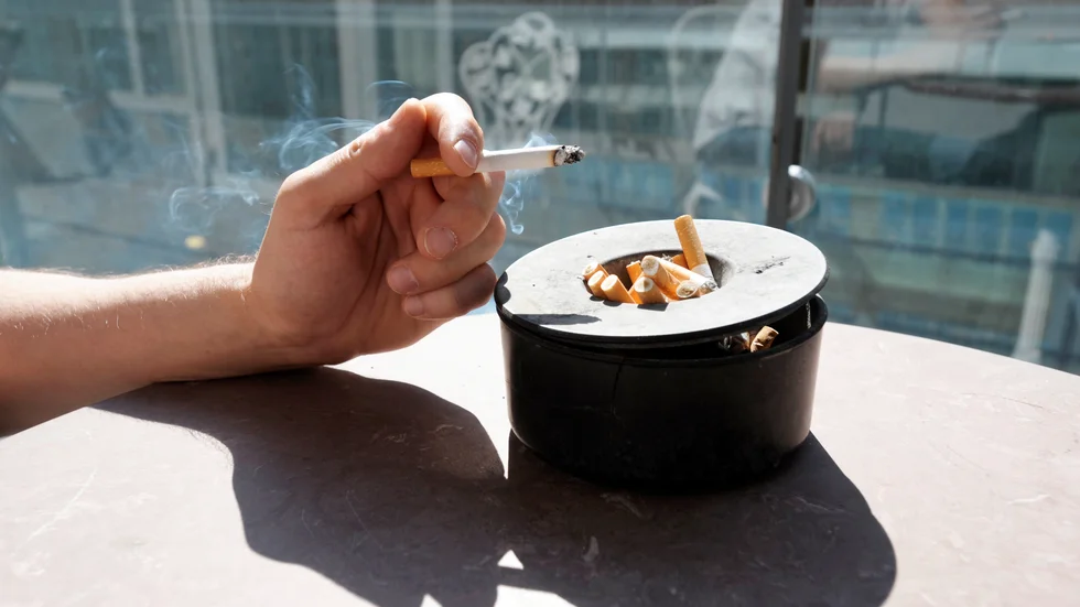 Rökningen och snusningen har ökat under pandemin. Samtidigt har studier visat att rökning ökar risken för att bli svårt sjuk och dö av covid-19.