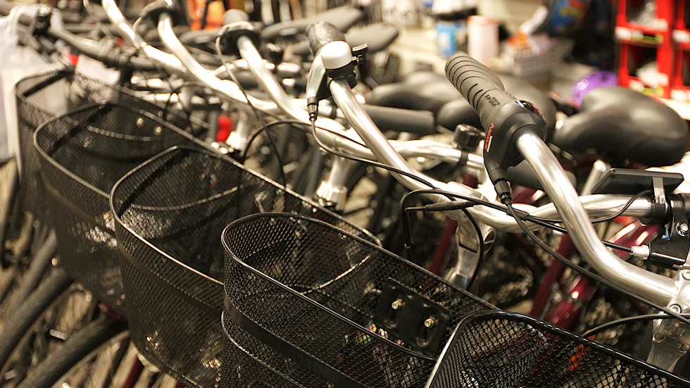 Cyklar för uppåt 100 000 kronor stals i Motalabutiken under natten till lördag. 