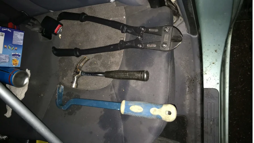 Efter en misslyckad båtstöld döms nu två unga män från Södertälje.