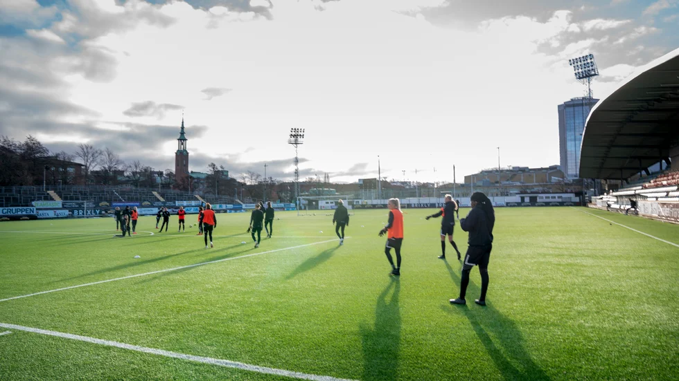 Göteborg FC tränade på torsdagsförmiddagen som vanligt på Valhalla IP. Men nu är det klart att laget flyttar till Hisingen.