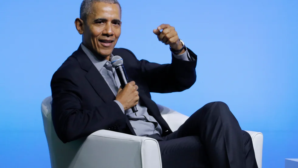 Barack Obama blir först ut att medverka i frun Michelles nya podcast på Spotify. Arkivbild.