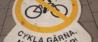 Går tydligare visa att det är en gågata