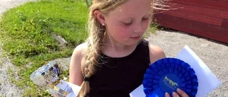 8-åriga Alva slutade tvåa i tävlingsdebuten