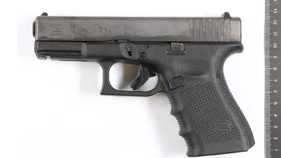 Från förundersökningen: "Vapnet är en funktionsduglig Glock 9 mm."