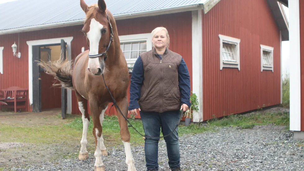 Lena Elander och hennes Zatijn är ett av fyra svenska ekipage som är uttagna till VM i sportkörning i Frankrike senare i oktober.
