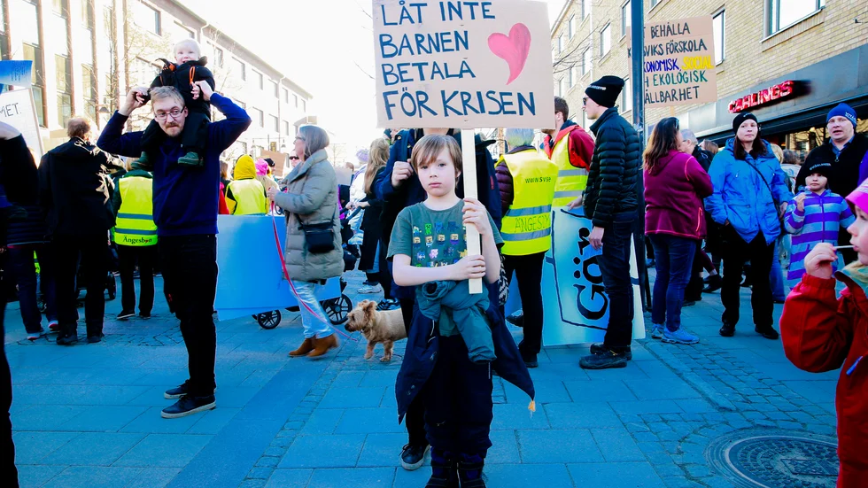 Protest mot skolnedläggningar i Luleå.