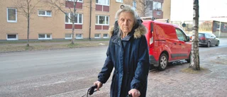 Gunborg, 87, rasar efter chockhöjningen på sjukresor: "Det är katastrof"
