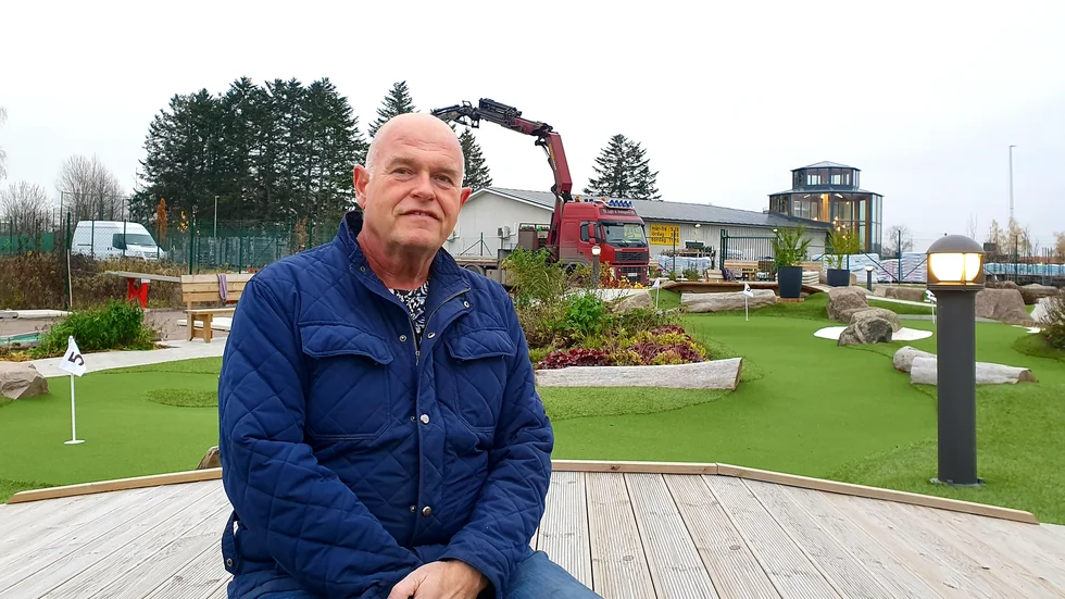 Urban Hagström, som inte har något golfintresse, har valt att satsa ungefär 4 500 000 på just minigolfbanor.