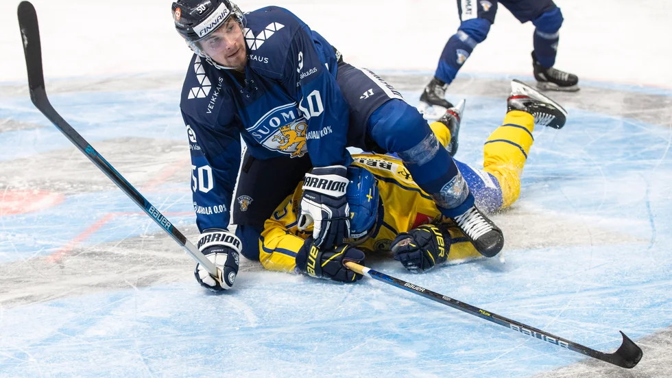 Finland vände 0–2 till 3–2 och fick Sverige på fall. Tre Kronor kunde således sammanfatta Karaja Tournament som ett resultatmässigt fiasko. 