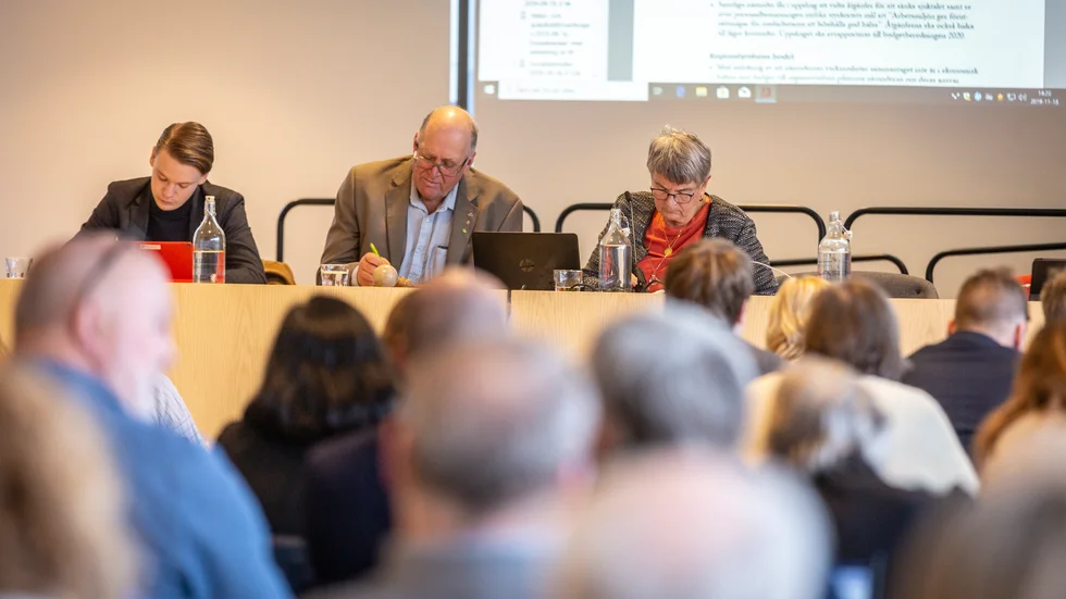 Regionfullmäktiges presidie. Från vänster Jonathan Carlsson, Björn Dahlström och Inger Harlevi.