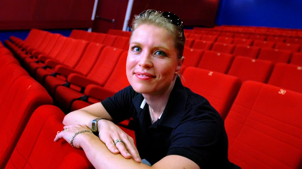 "Beskedet från högre ort är att fortsätta att hålla biografen öppen", säger Anna Bergman, platschef på Biostaden i Västervik.