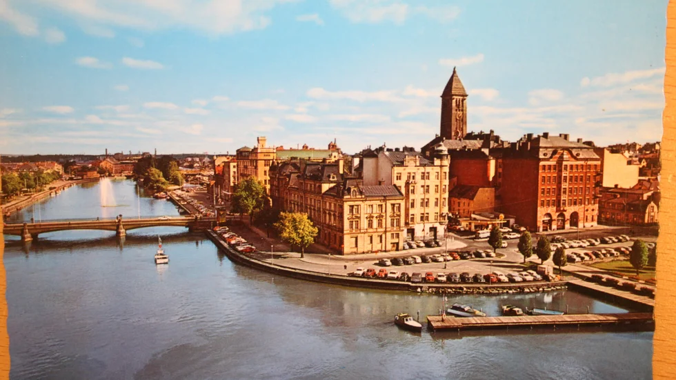Ett vykort över Refvens Grund  och hörnet av Gamla Rådstugugatan och Hamngatan.