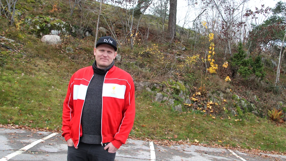 Andreas Häll är undersköterska och huvudskyddsombud vid Bergdala äldreboende. "Det är en påfrestande situation", säger han om att smittan nu ökat igen.