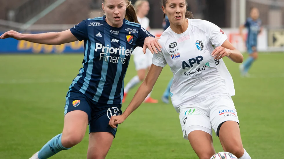 Nellie Karlsson, till höger, satte viktiga 2–0 för Växjö. Arkivbild.