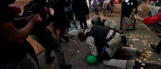 Protester från båda sidor i USA:s storstäder