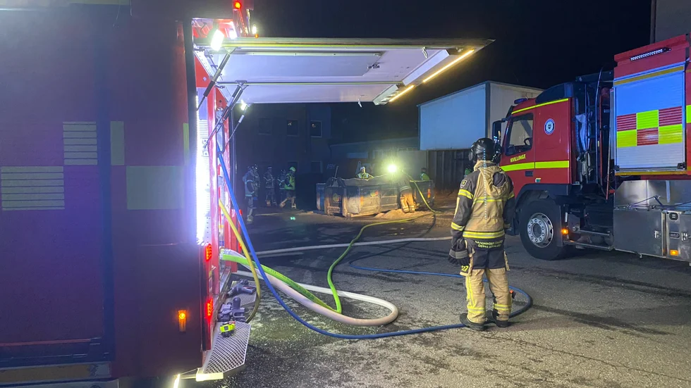 Flera enheter fanns på plats vid snickeriet.