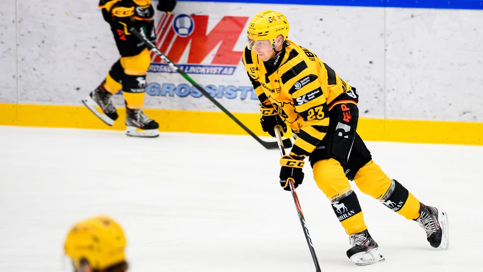 Jacob Andersson kommer till spel, trots osäkerheten under dagen.