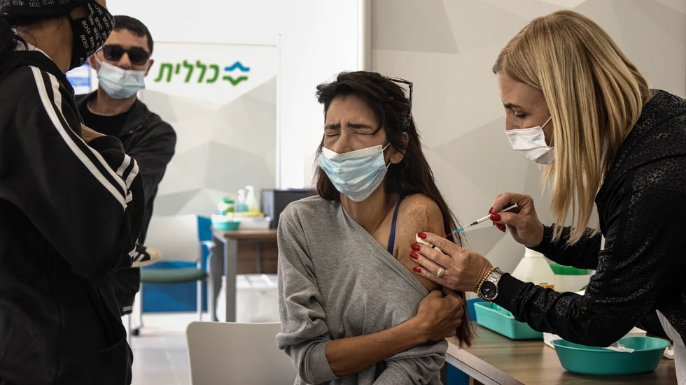 Vaccinering pågår i Dimona i södra Israel. Arkivbild.