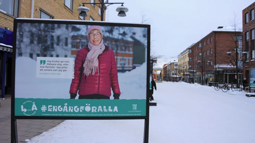 "Man blir nästan lite av en kändis när man är ute på Storgatan", säger Elisabeth Näslund som en del av utställningen. 