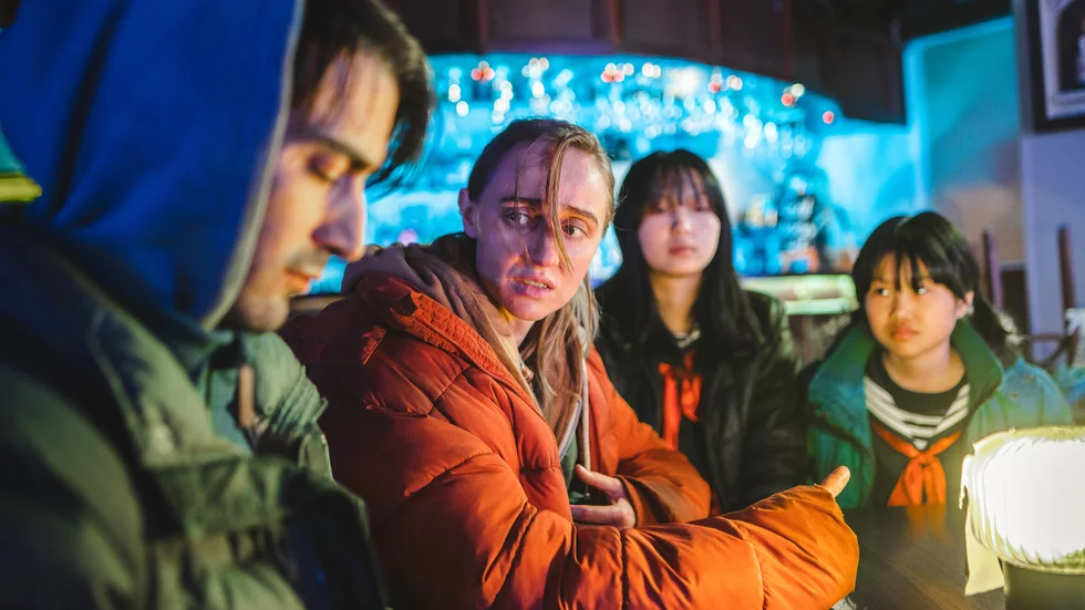 En av scenerna i "Dogborn". Från vänster Philip Oros, Silvana Imam, Emma Lu och Mia Lin.