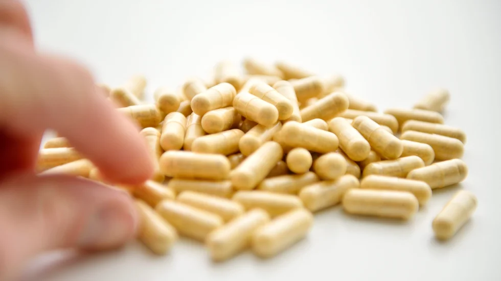 Livsmedelsverket rekommenderar att vissa grupper tar extra vitaminer, exempelvis äldre över 75 år. Arkivbild.