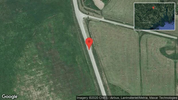 En personbil i trafikolycka på väg 223