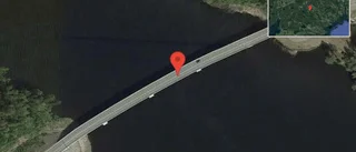 Skadat vägparti skapar störningar i trafiken på väg 55