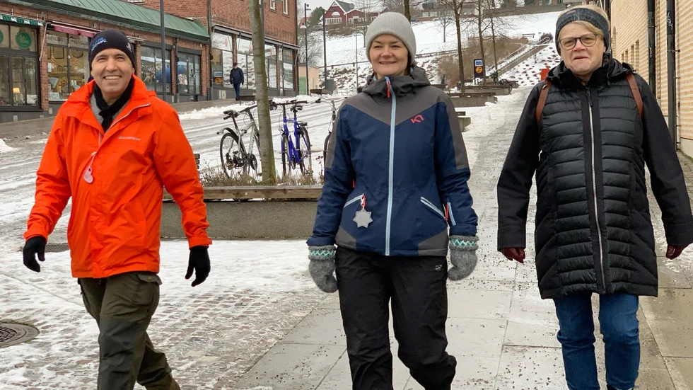 Nacer Flis, Linnea Sennehed och Eva-Lena Roth njöt av en uppfriskande promenad. De var nöjda över att inte haft en enda promenad med dåligt väder sen de började gå i november. 