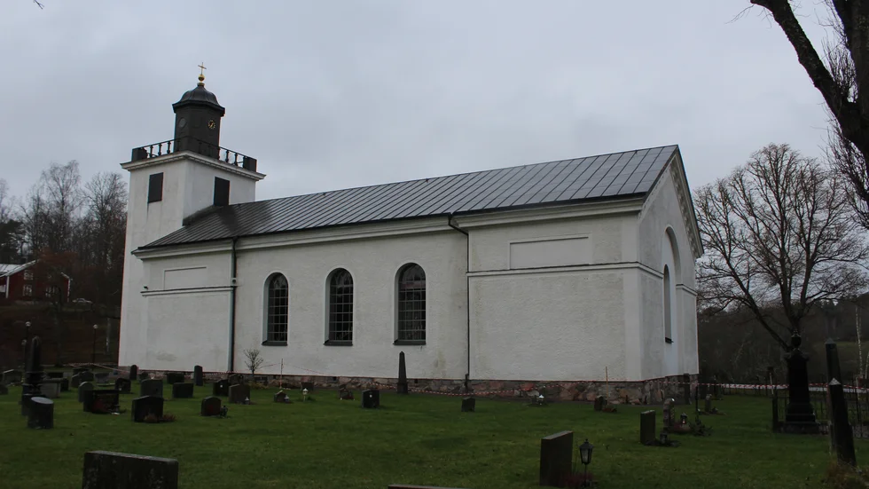 Syskonen Andersson bekostade kyrktornet i Yxnerum och avsatte pengar för framtida gravskötsel. Nu föreslås Svenska kyrkan få ta över cirka 145 000 kronor för att fortsätta vårda graven. 