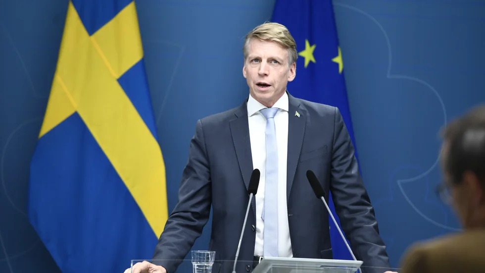 Bostadsminister Per Bolund (MP) vill få fler unga att köpa en första bostad, enligt skribenten.
