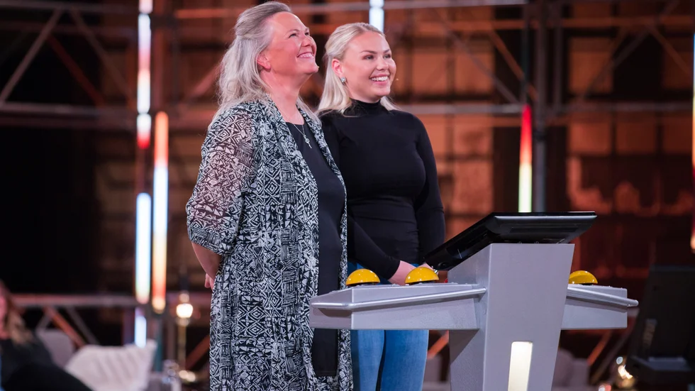 Både Cristina Nicander och dottern Karin Leek Nicander kommer ifrån Vimmerby. Idag bor Cristina i Västervik, och Karin i Göteborg.