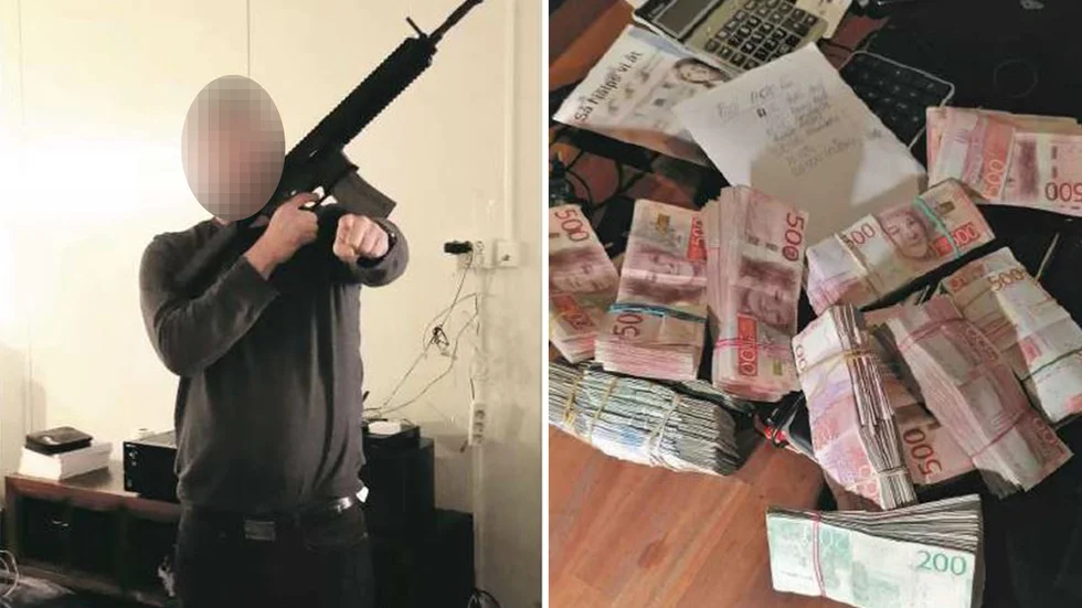 I den 44-årige mannens telefon hittades bilder där han poserar med ett automatvapen. Vid polisens tillslag beslagtogs flera vapen och stora mängder kontanter.