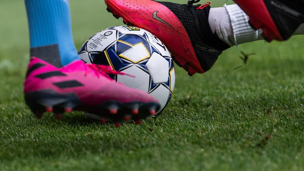 Storvreta möter Gimo i herrfemman på torsdaskvällen. Matchen direktsänds på unt.se.