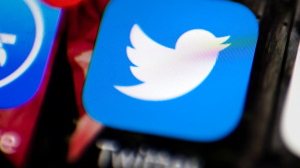 För många vilseledande coronainlägg ska leda till permanent avstängning från Twitter.