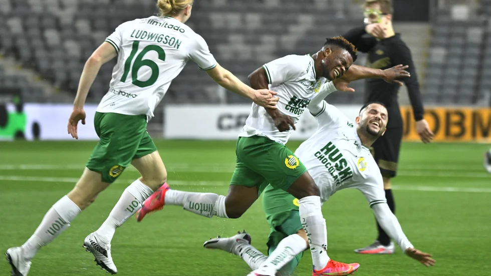 Hammarbys Akinkunmi Ayobami Amoo jublar efter att ha gjort 1–0 mot AIK.