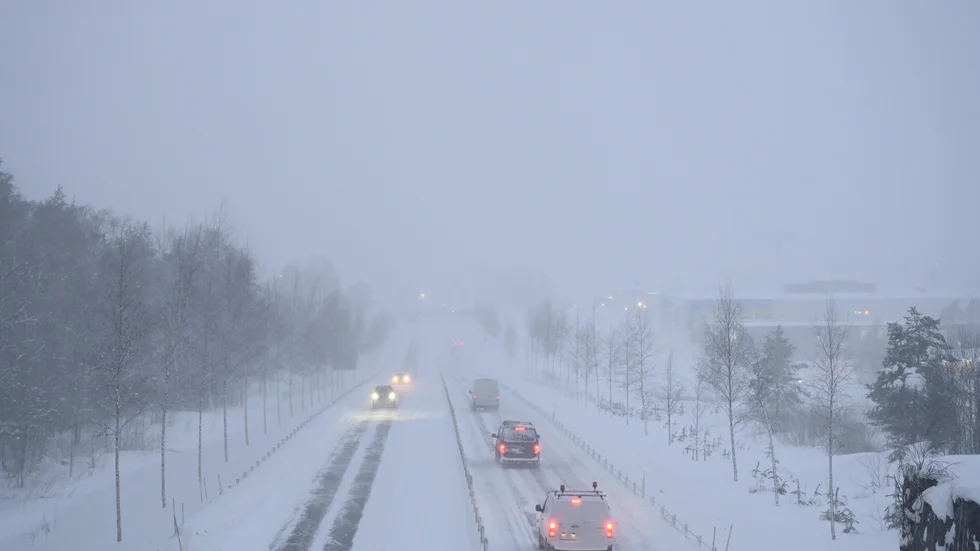 Trafik på E4 genom Umeå under tisdagen.