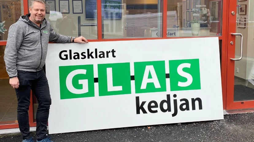 Thomas Jakobsson har drivit och ägt Uppsalaföretaget Glasklart i över 20 år. Nu är det sålt till marknadsjätten Ryds glas.