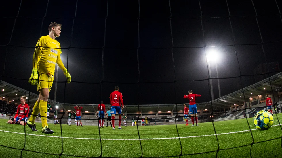 Gustaf Halvardson var ett tänkbart alternativ på den tomma målvaktsposten i Bissarnas på papperet allt starkare lag, men Nyköpingsmålvakten har tackat nej till en återkomst.