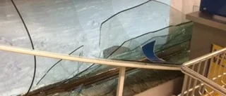 Vandaler slog sönder fönsterruta i butiken i Morjärv