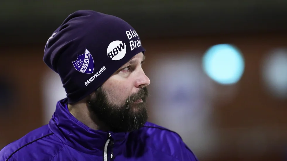 Positionsspelet blir viktigast i träningsmatchpremiären för IFK Motala, enligt tränaren Mattias Sjöholm.