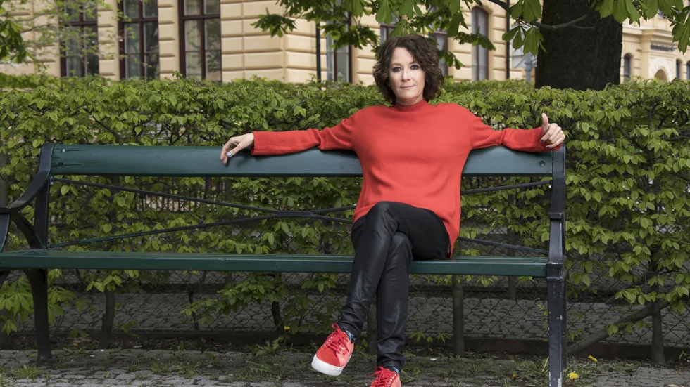"Lisa och Lilly – En sann kärlekshistoria" är den första delen i Mian Lodalens svit om homosexuell kärlek i den första halvan av 1900-talets Sverige. 