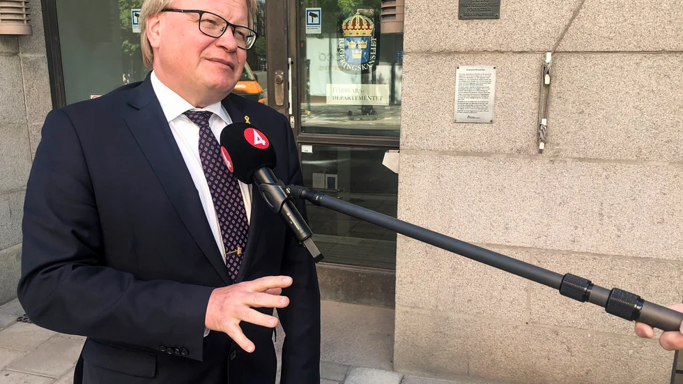 Försvarsminister Peter Hultqvist (S) kallas till riksdagen för att svara på Estonia-frågor. Arkivbild.