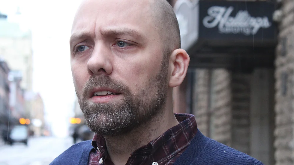 Nicklas Lundström (V) anmälde kommunens övervakning av misstänkta bidragsfuskare till Justitieombudsmannen.