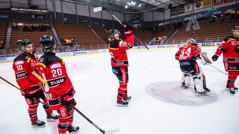 Sista SHL-omgången spelade Luleå Hockey inför tomma läktare. Nu får klubben 700 000 kronor i ersättning från staten för den matchen. 