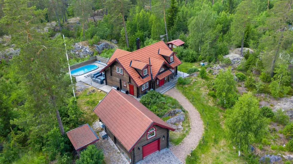 En villa med pool och golfbana runt hörnet blev mest klickad på Hemnet i Uppsala län.