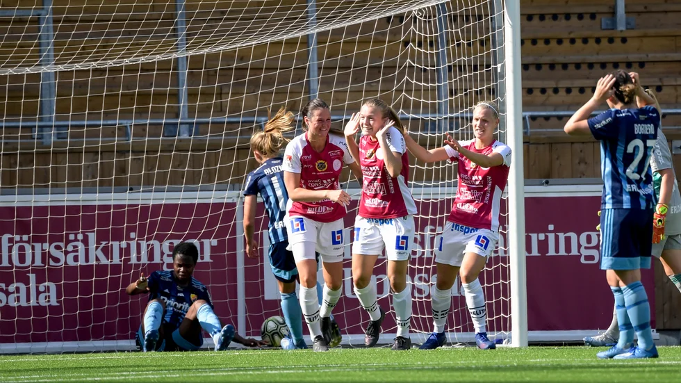Beata Olsson har precis avgjort för Uppsala Fotboll i den allsvenska premiären mot Djurgården. 3–2-målet föll på övertid.